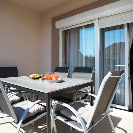 With Parking Space - 18809 Apartamento Zadar