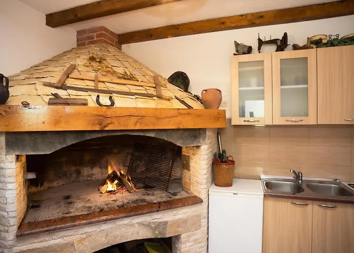 Lägenhet With Parking Space - 18809 *