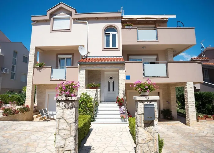 With Parking Space - 18809 Lägenhet Zadar