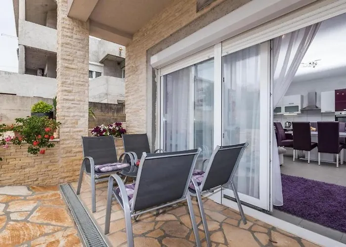 With Parking Space - 18809 Lägenhet