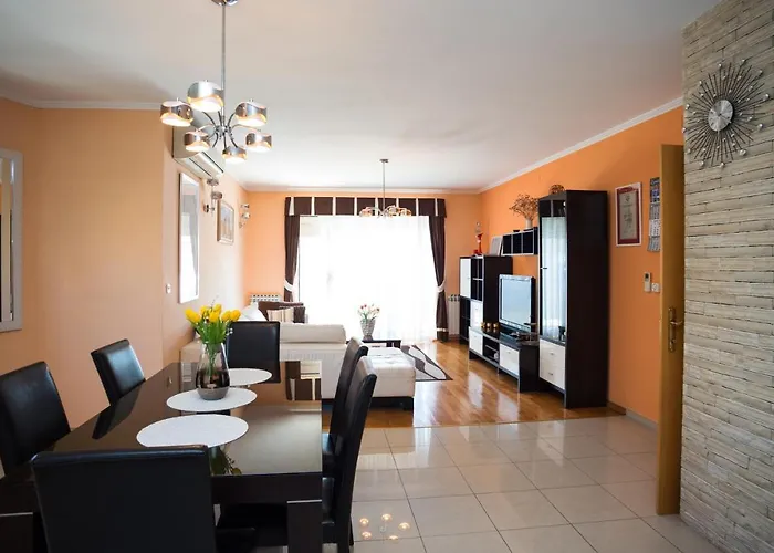 Lägenhet With Parking Space - 18809 *